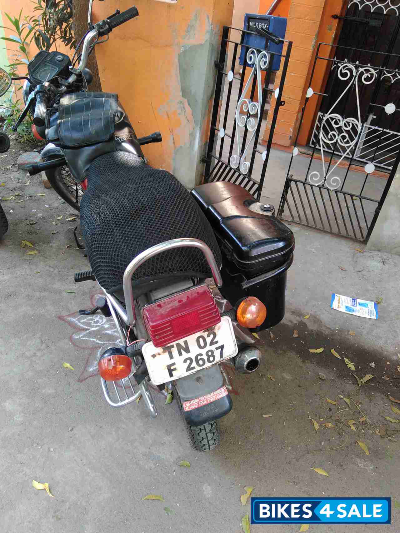 Black Suzuki MAX 100R