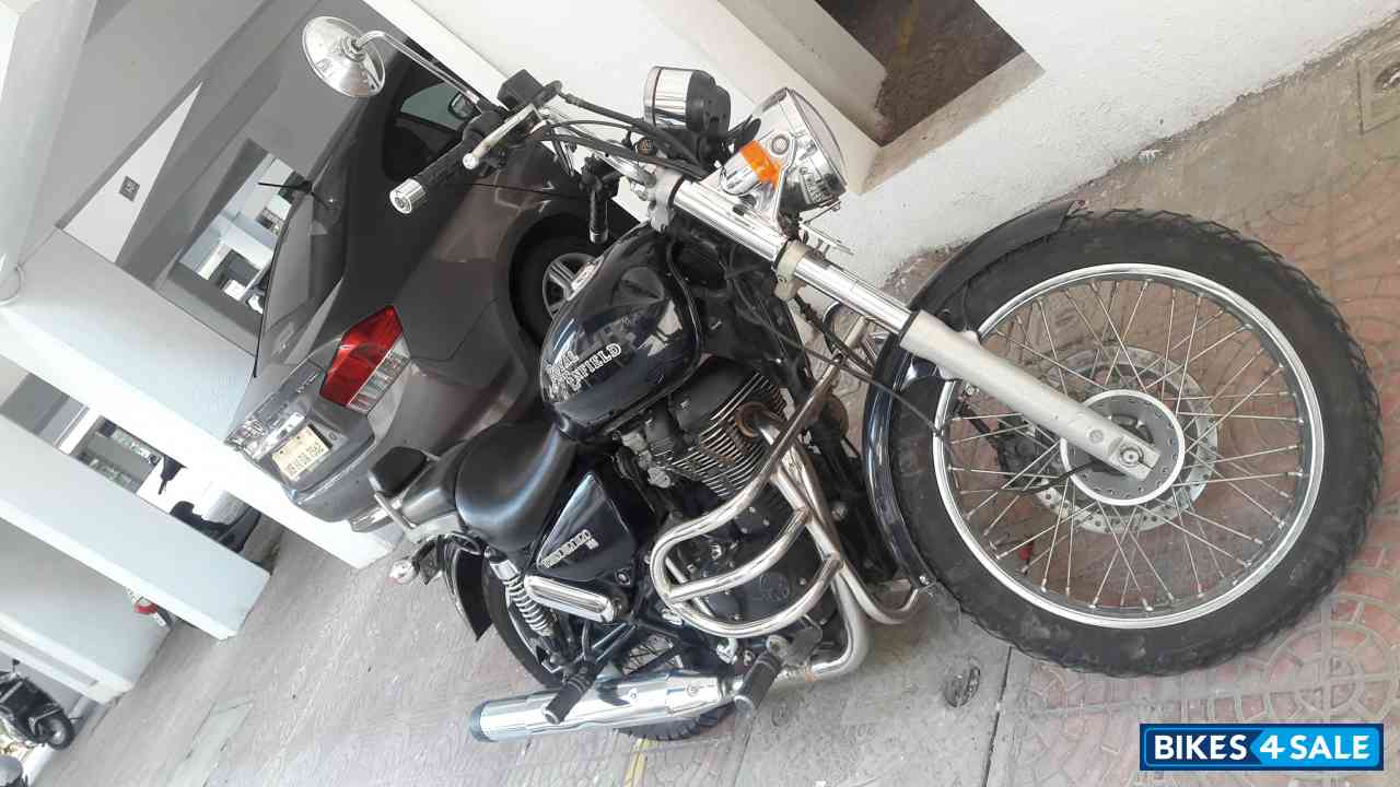 Black Royal Enfield Thunderbird 350