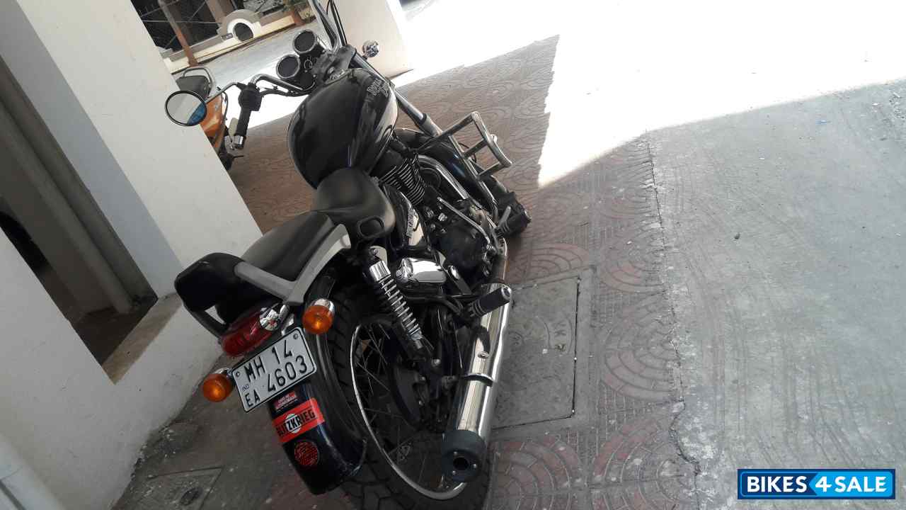 Black Royal Enfield Thunderbird 350 Black Royal Enfield Thunderbird 350