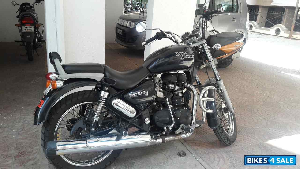 Black Royal Enfield Thunderbird 350 Black Royal Enfield Thunderbird 350