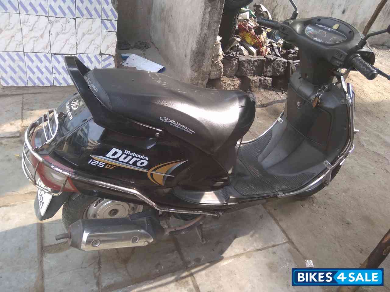 Black Mahindra Duro DZ