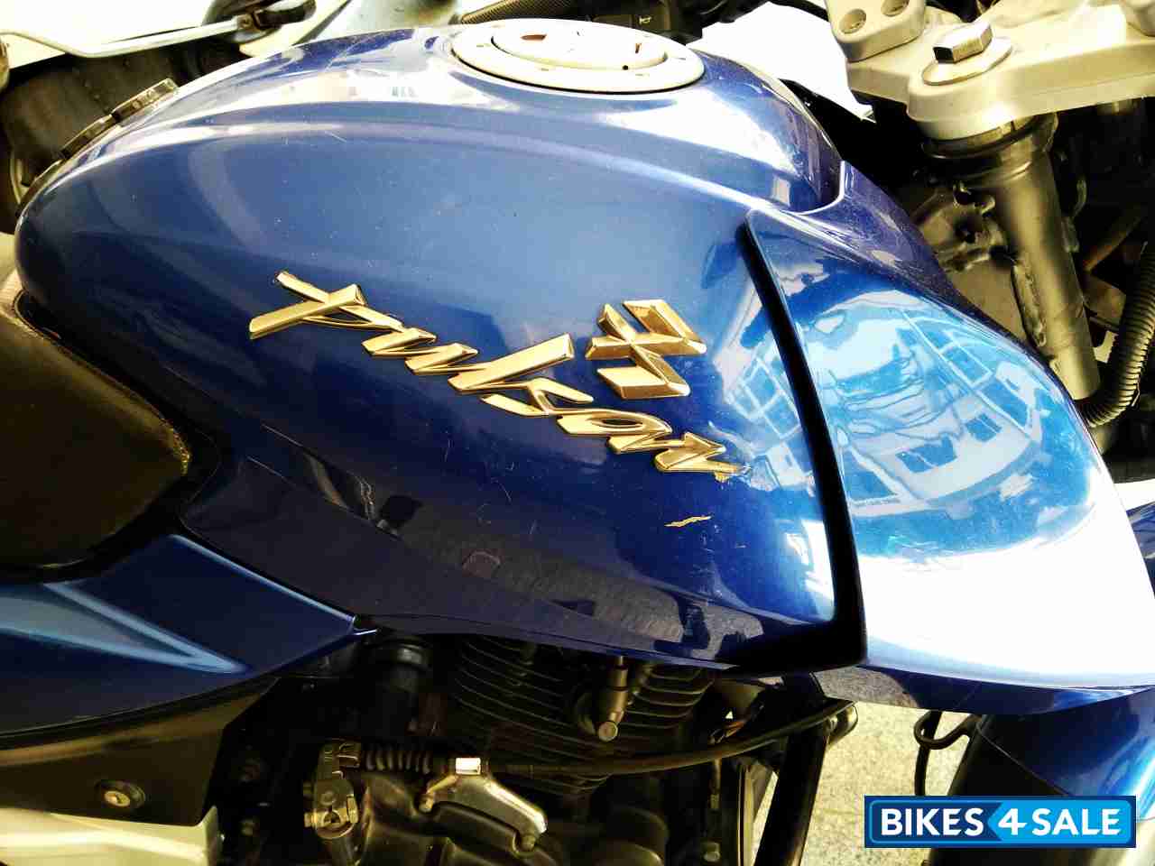 Blue Bajaj Pulsar 180 DTSi