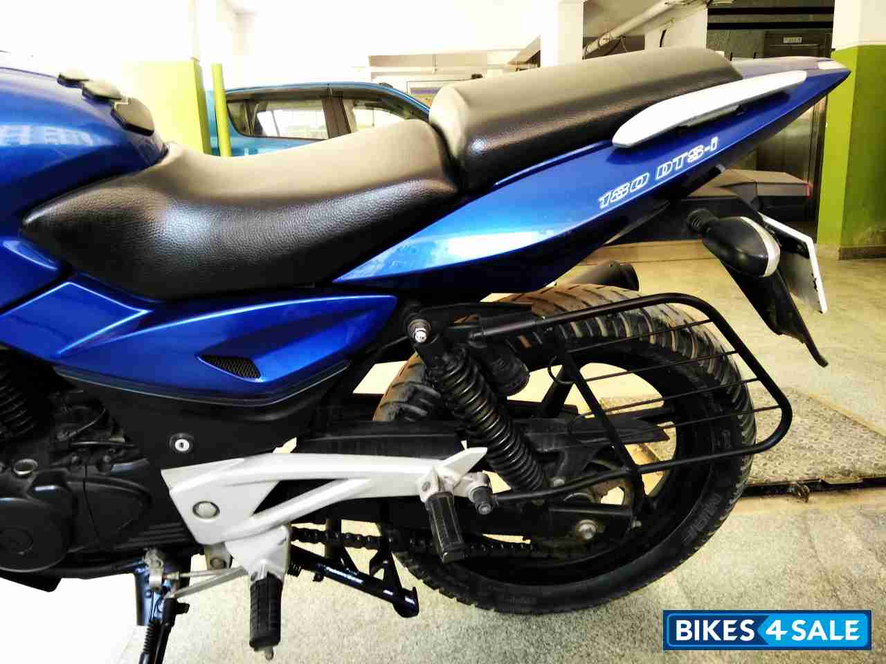 Blue Bajaj Pulsar 180 DTSi