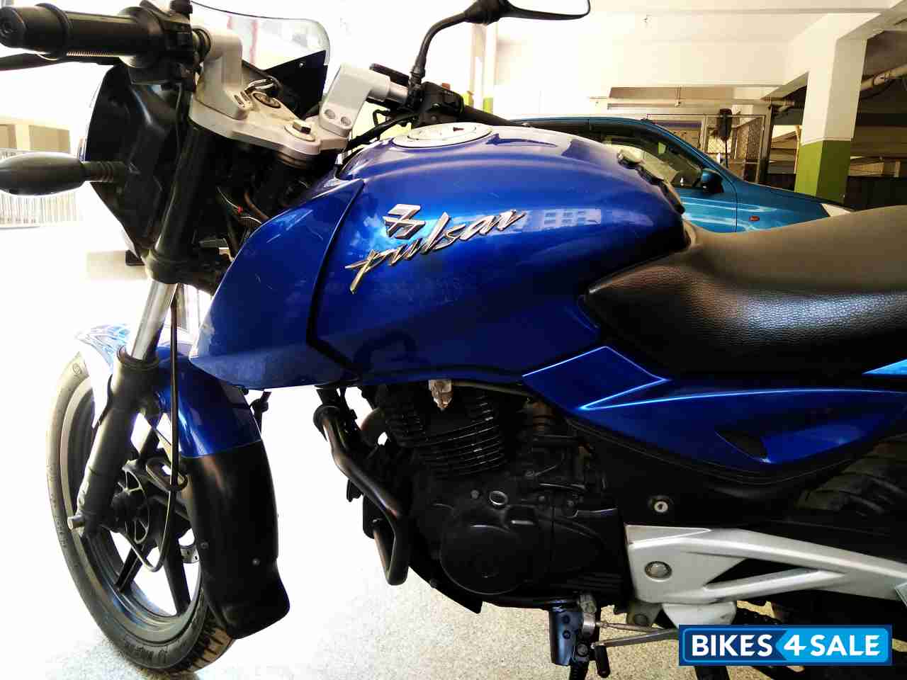 Blue Bajaj Pulsar 180 DTSi