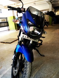 Blue Bajaj Pulsar 180 DTSi