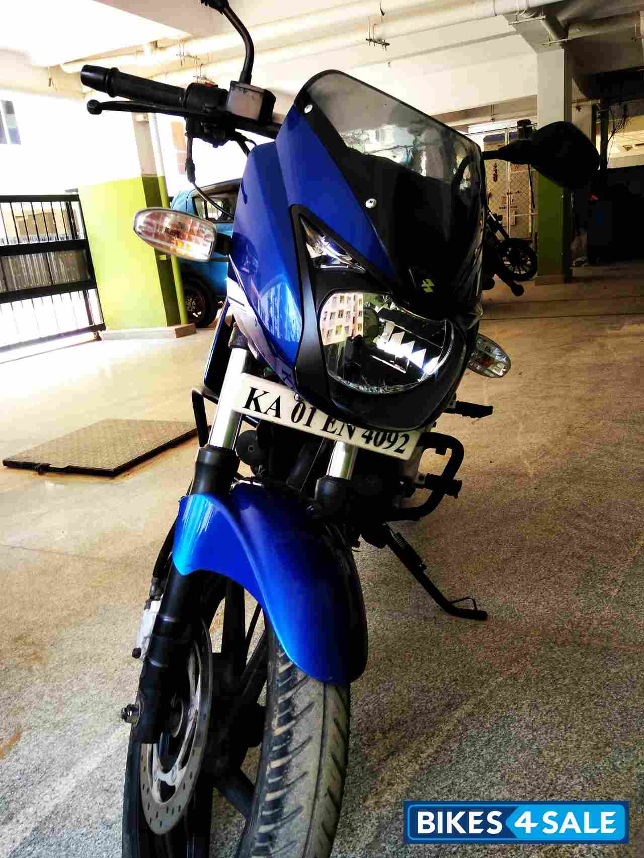 Blue Bajaj Pulsar 180 DTSi