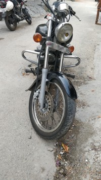 Black Bajaj Avenger 220 DTS-i