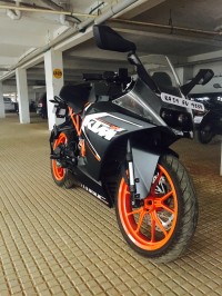 Black KTM RC 200