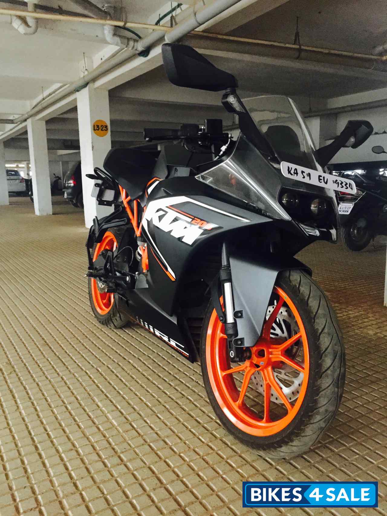 Black KTM RC 200