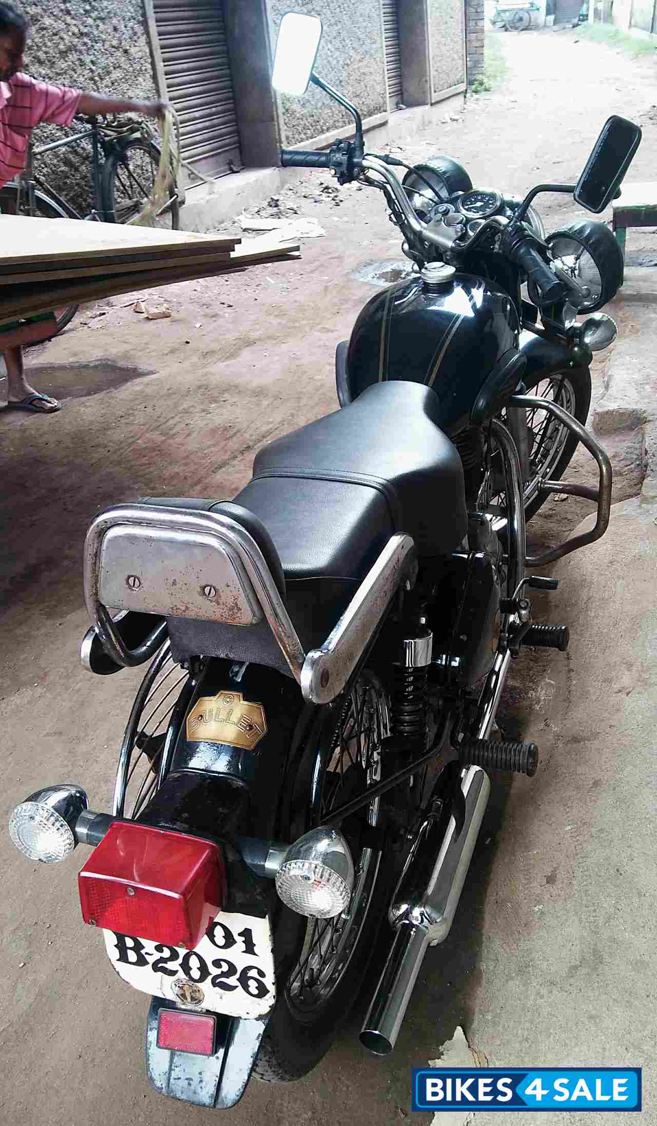 Black Royal Enfield Bullet Standard 350