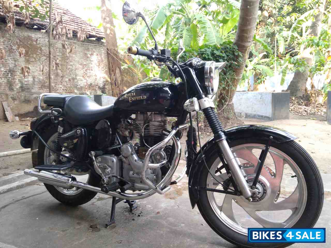 Black Royal Enfield Bullet Standard 350