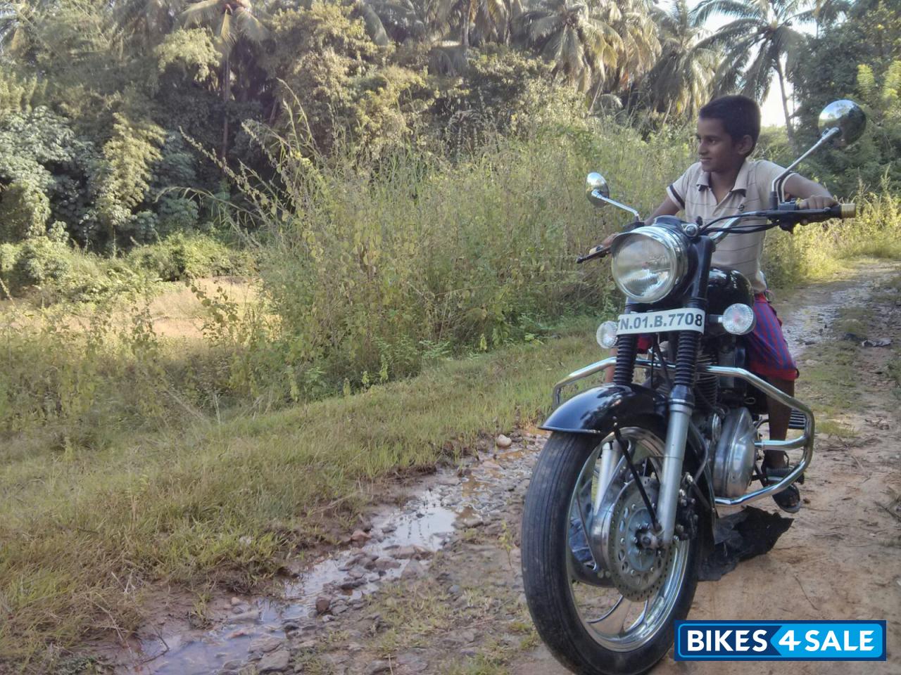 Black Royal Enfield Bullet Standard 350