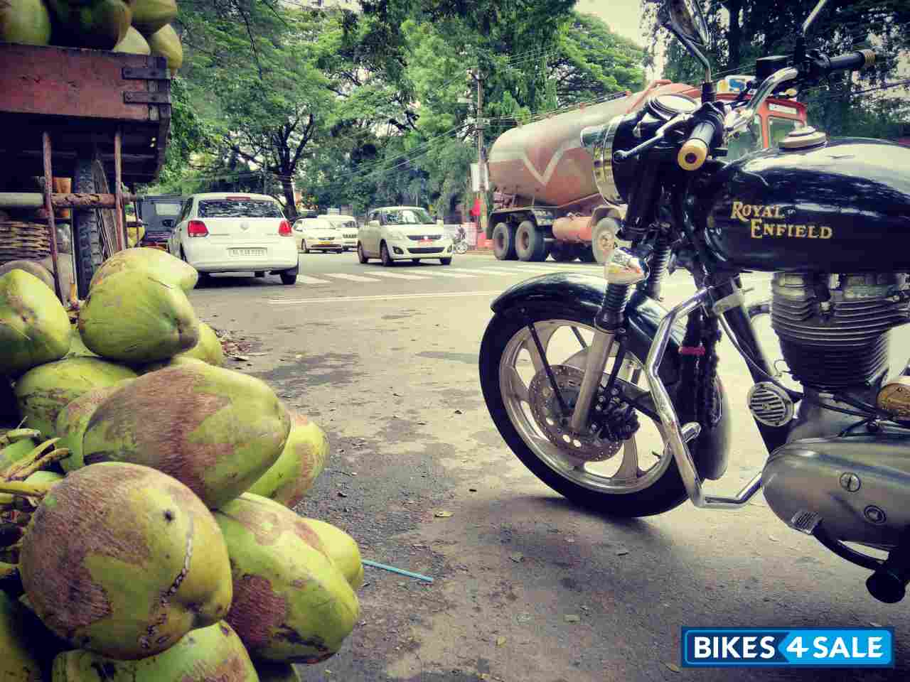 Black Royal Enfield Bullet Standard 350