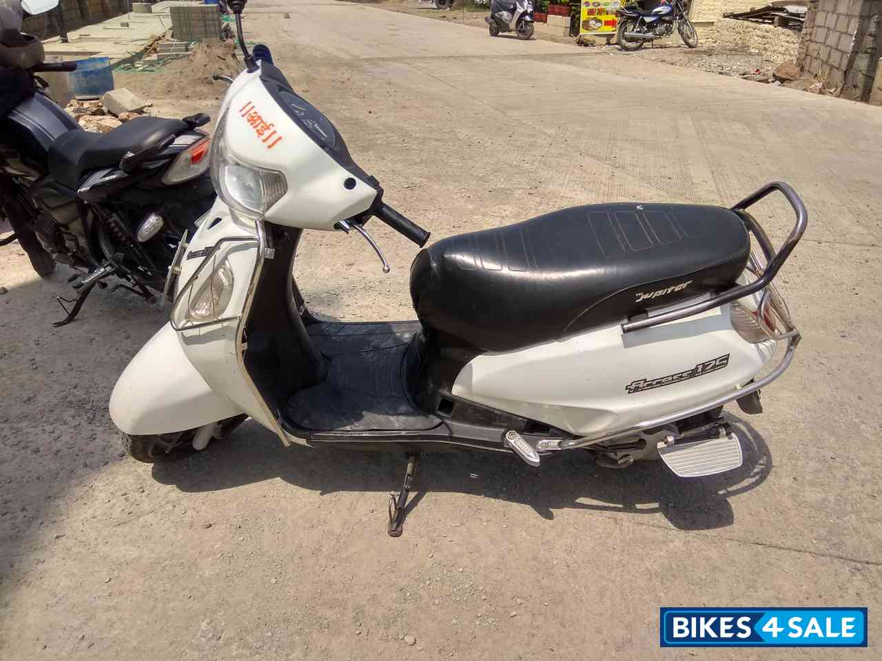 White Suzuki Access 125