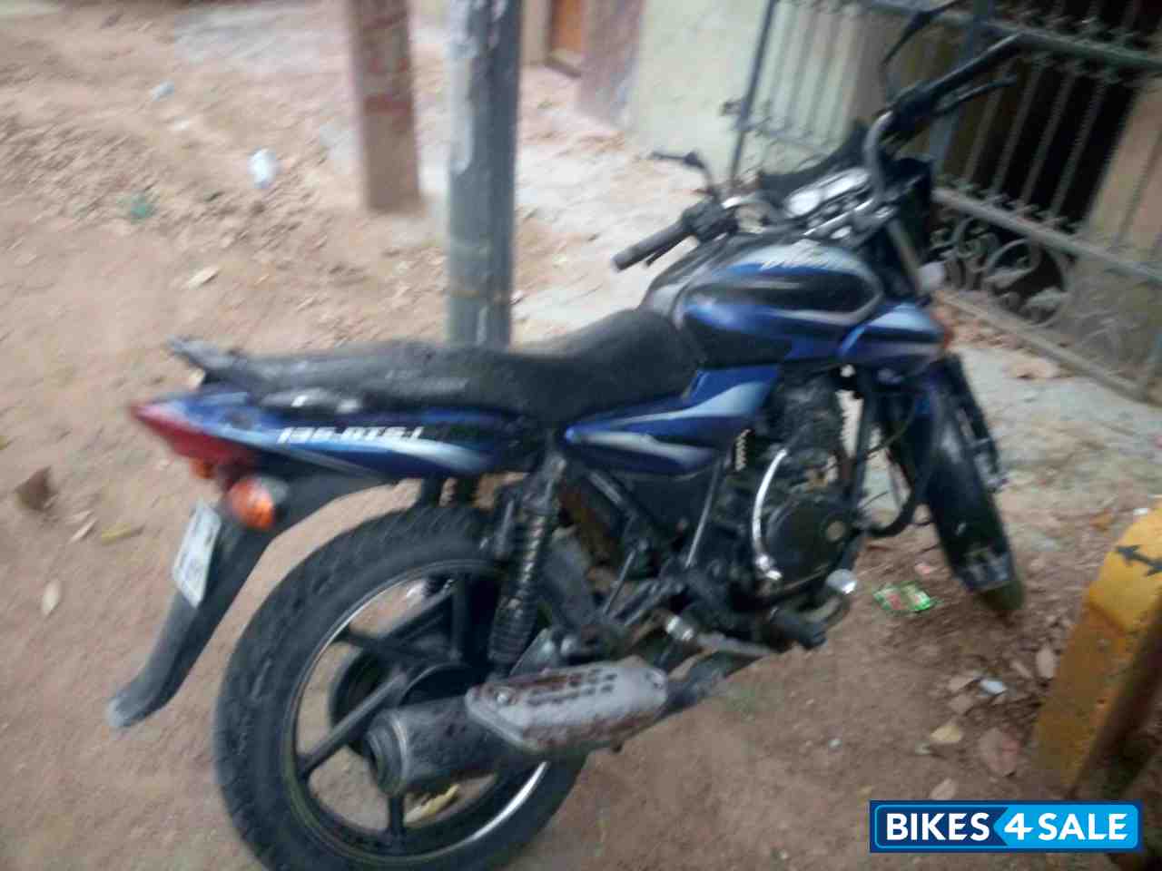 Blue Bajaj Discover DTSi 135 Blue Bajaj Discover DTSi 135