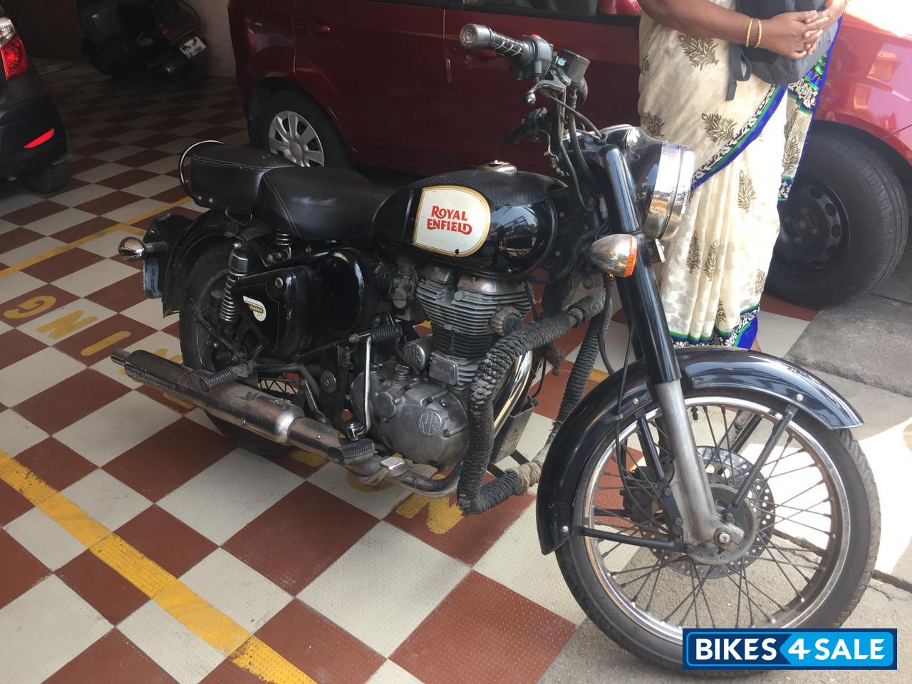 Black Royal Enfield Classic 350 Black Royal Enfield Classic 350