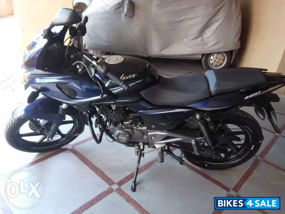 Royal Blue Bajaj Pulsar 220F
