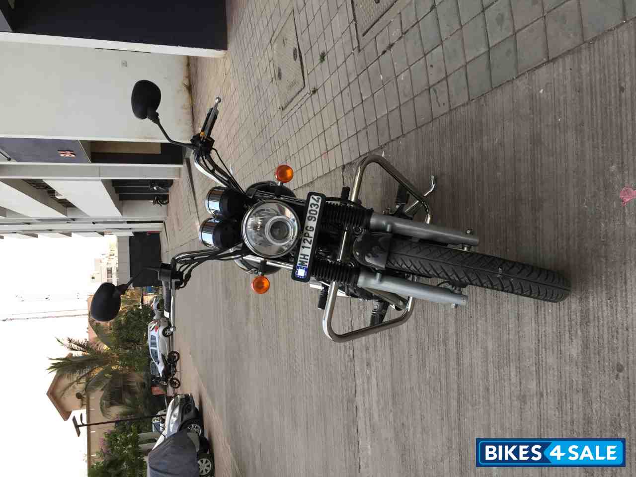 Black Royal Enfield Thunderbird 500