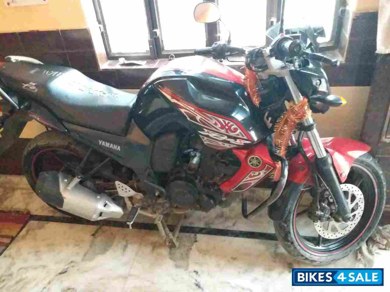 Red&black Yamaha FZ-S