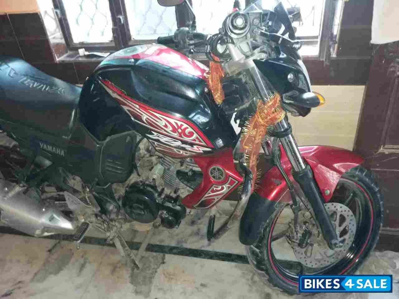 Red&black Yamaha FZ-S