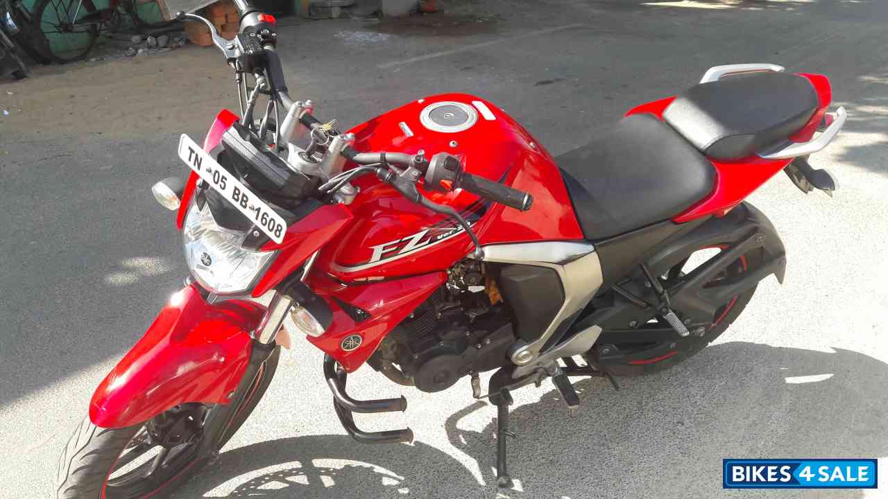 Red Yamaha FZ FI V2 Red Yamaha FZ FI V2