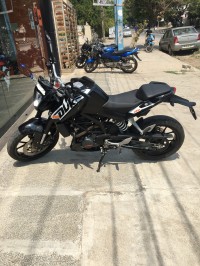 Black KTM Duke 200