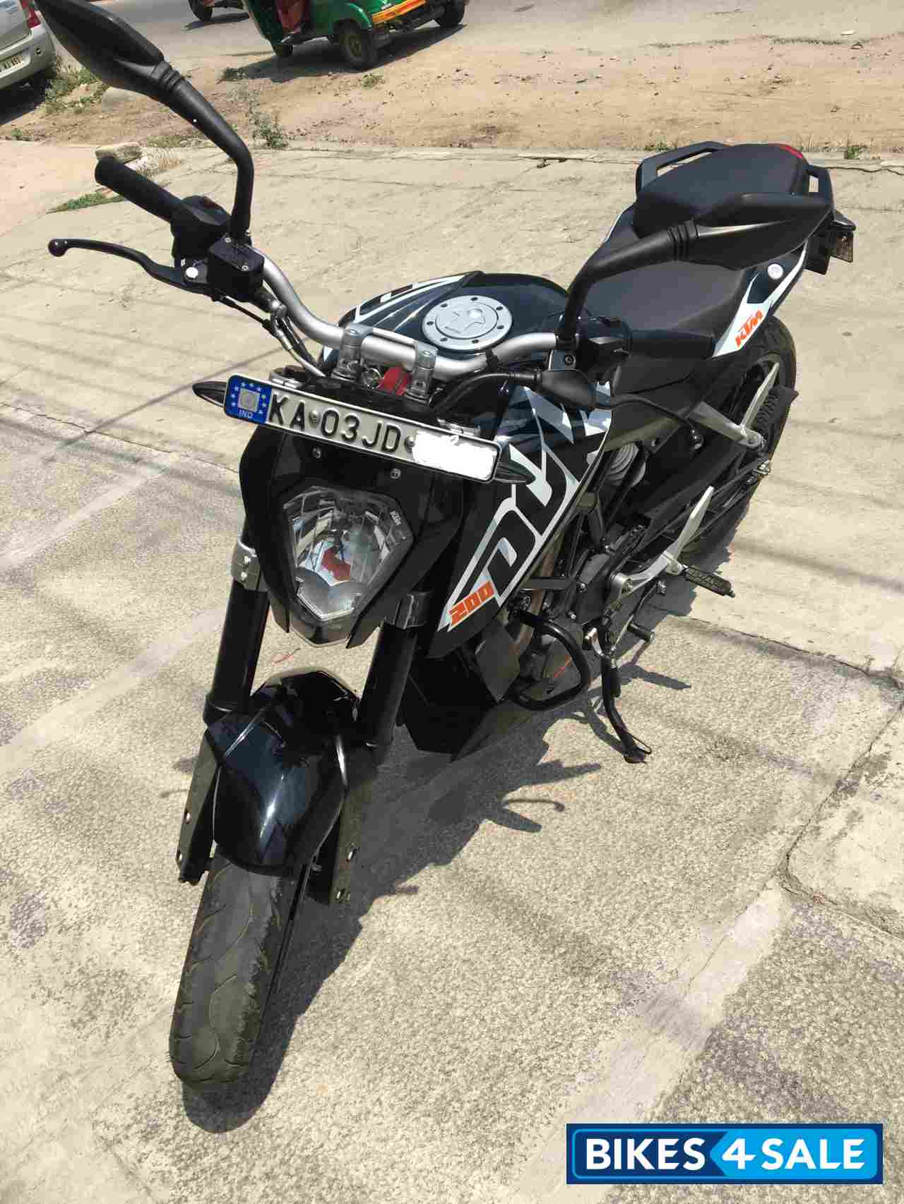 Black KTM Duke 200