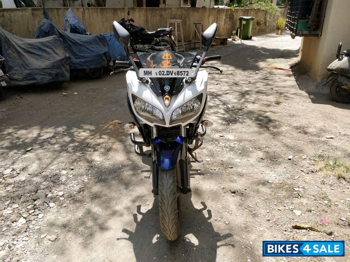 White Yamaha Fazer FI V2