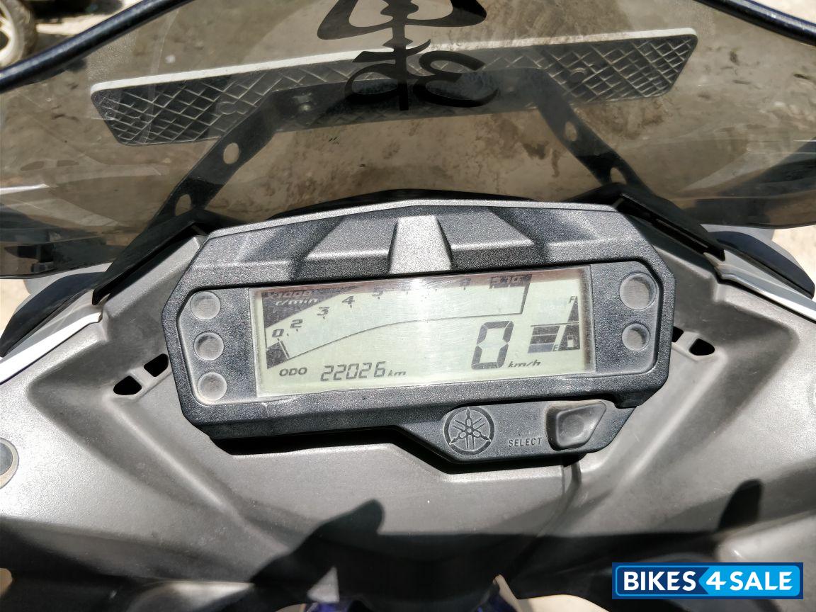 White Yamaha Fazer FI V2