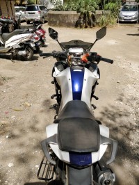 White Yamaha Fazer FI V2