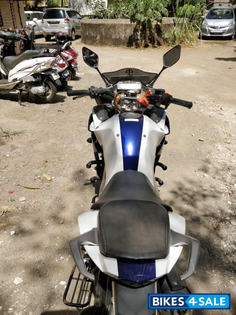 White Yamaha Fazer FI V2