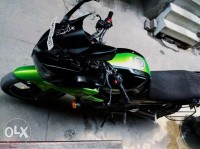 Black And Green Yamaha Fazer