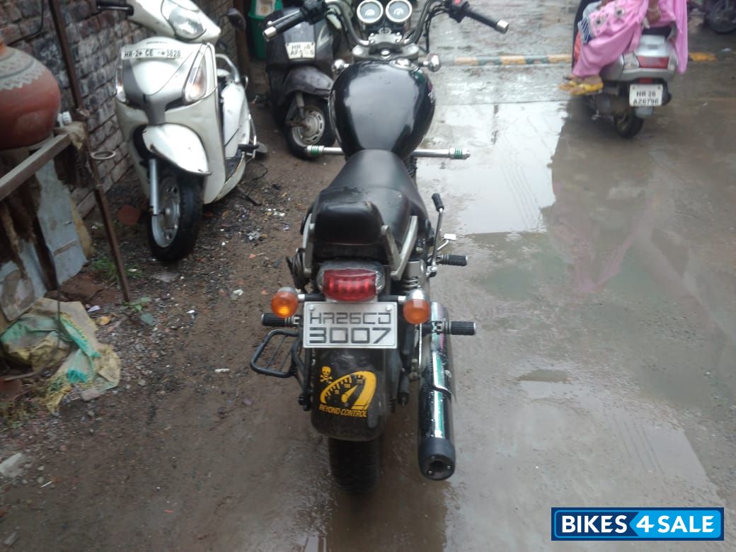 Black Royal Enfield Thunderbird 350