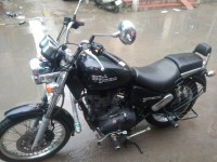 Black Royal Enfield Thunderbird 350