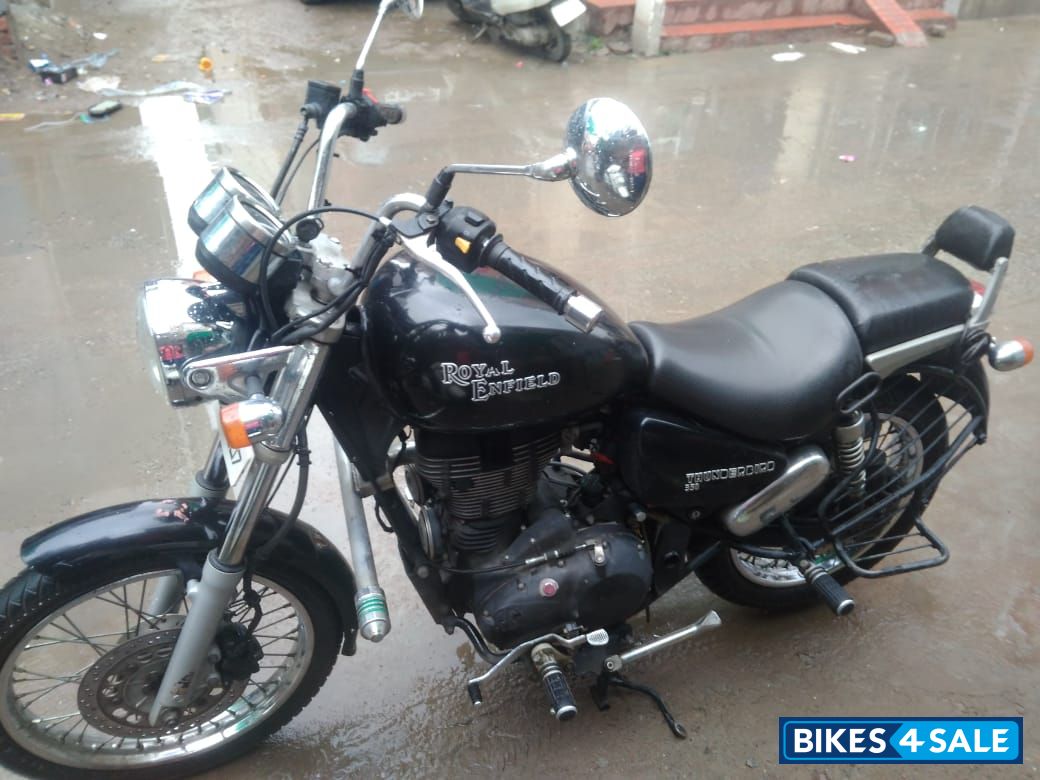Black Royal Enfield Thunderbird 350