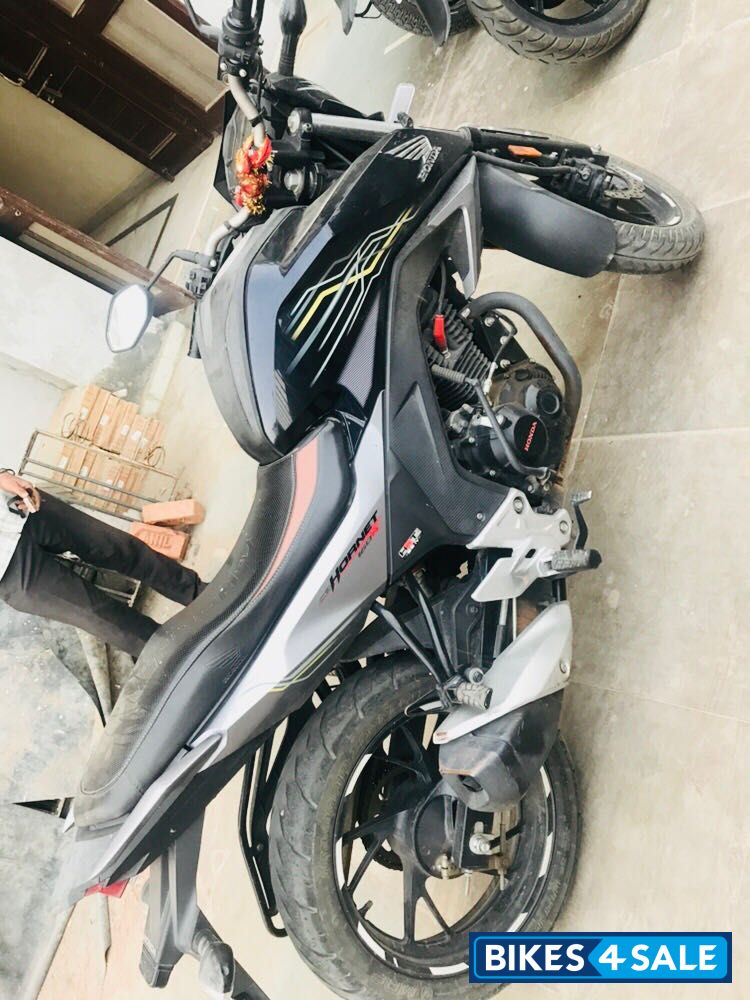 Black Honda CB Hornet 160R
