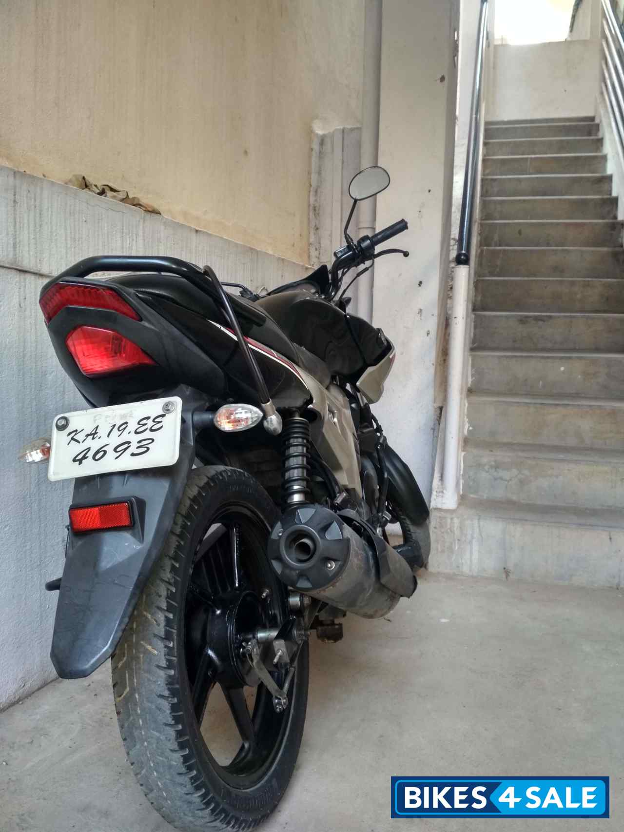 Black Yamaha SZ-R