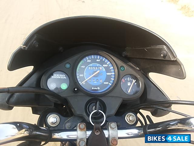 Black Hero Glamour 125