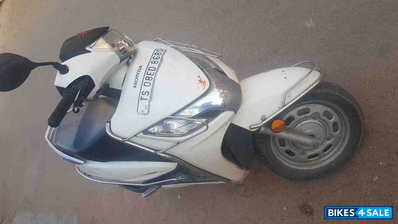 White Honda Activa 125
