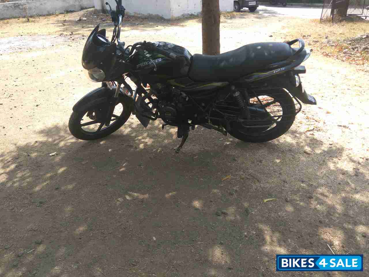 Black Bajaj Discover DTSi 125