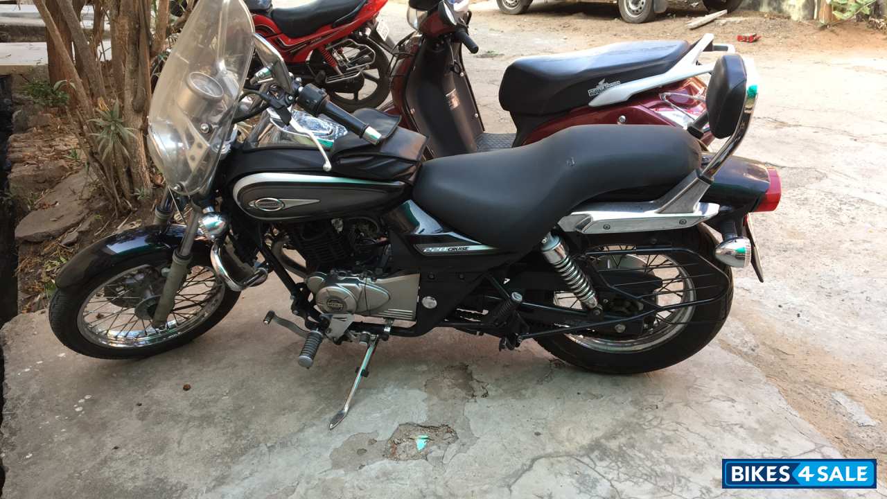 Silver Bajaj Avenger Cruise 220