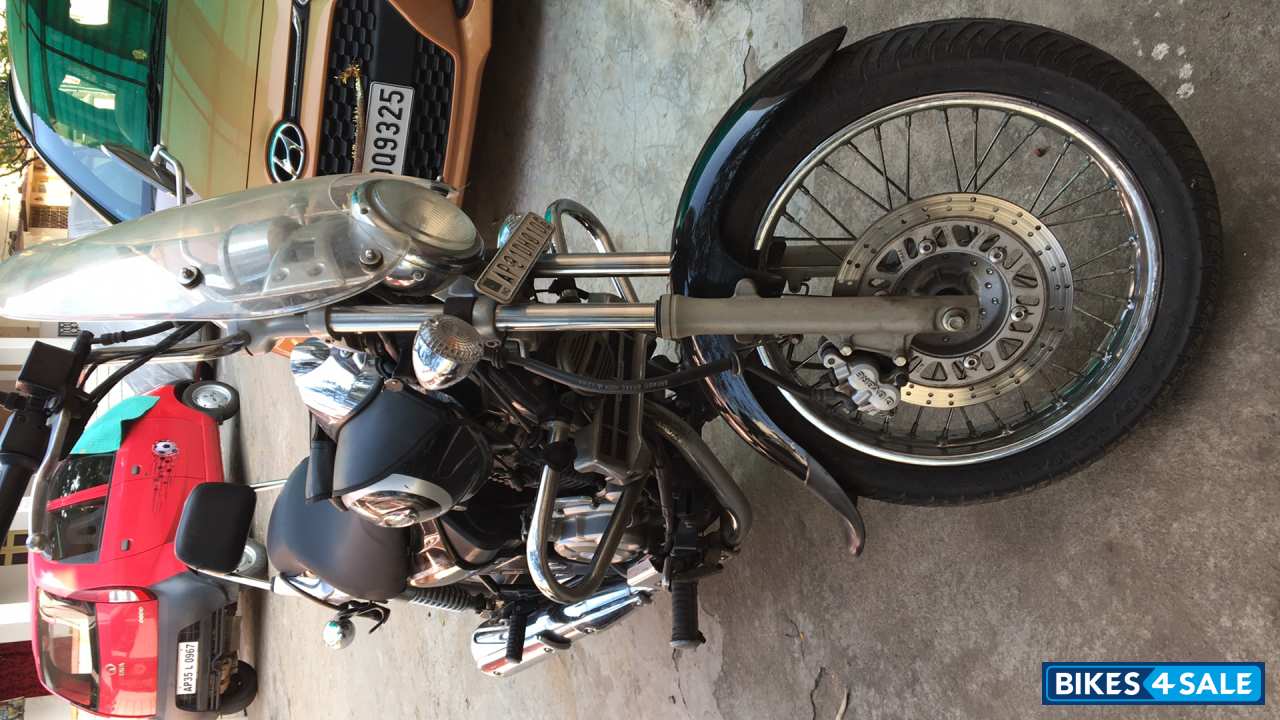 Silver Bajaj Avenger Cruise 220