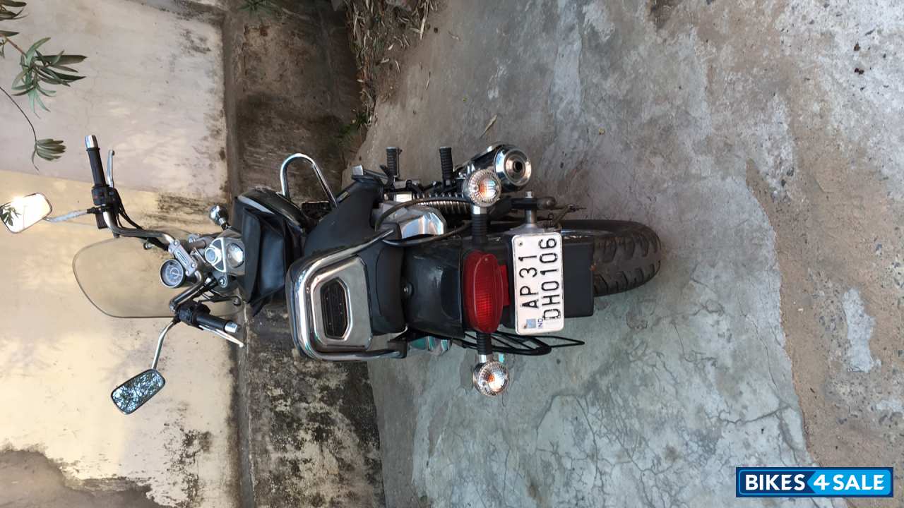 Silver Bajaj Avenger Cruise 220