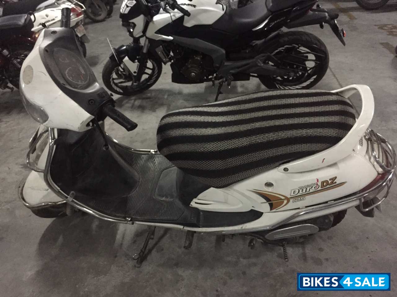 White Mahindra Duro DZ