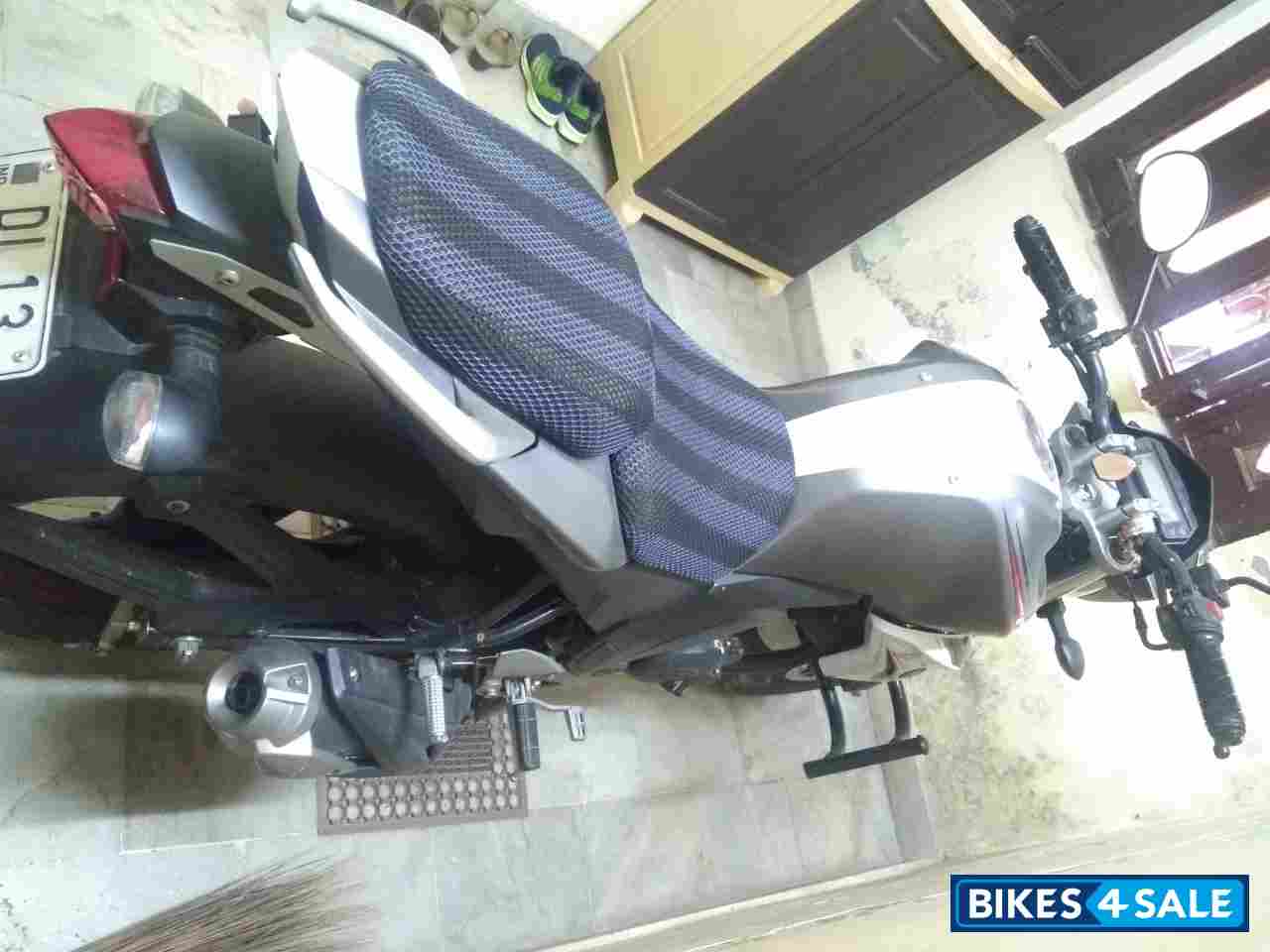 White & Grey Yamaha FZ-S FI V2