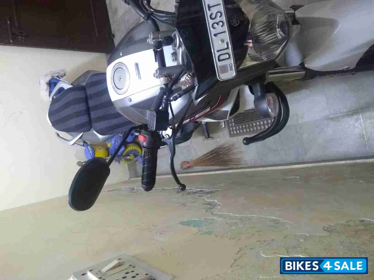 White & Grey Yamaha FZ-S FI V2