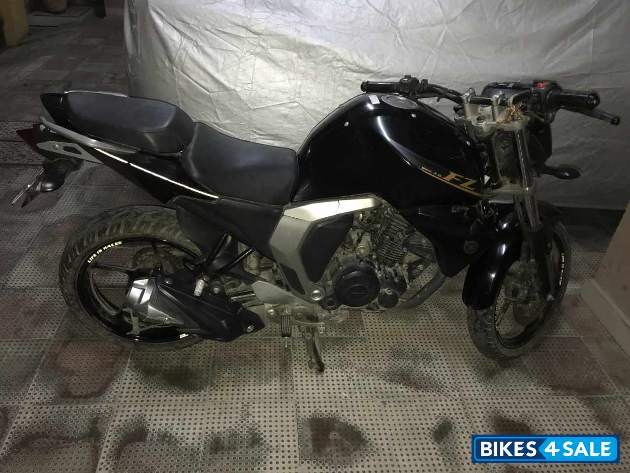 Black Yamaha FZ FI V2