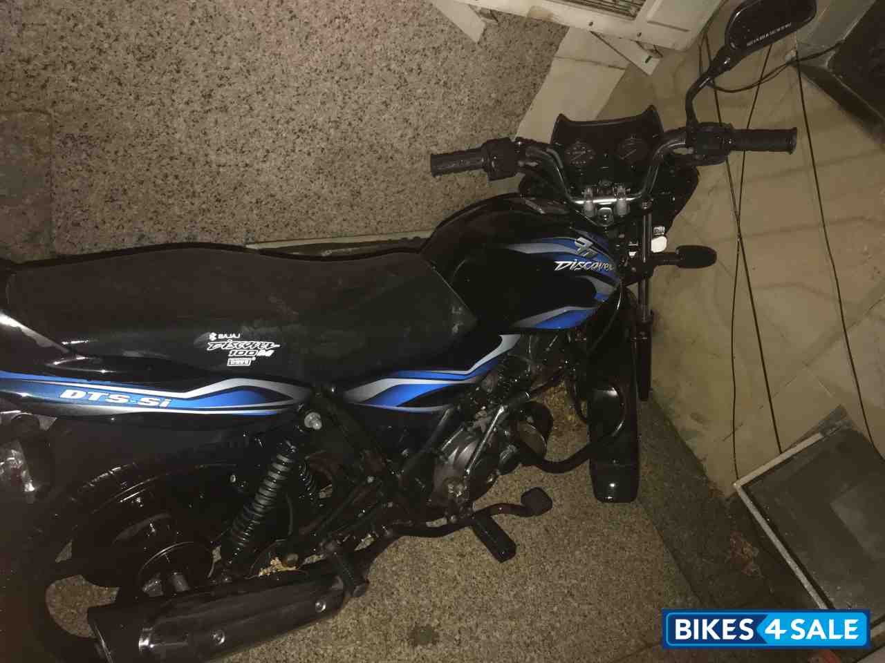 Blue And Black Bajaj Discover 100 DTS-Si