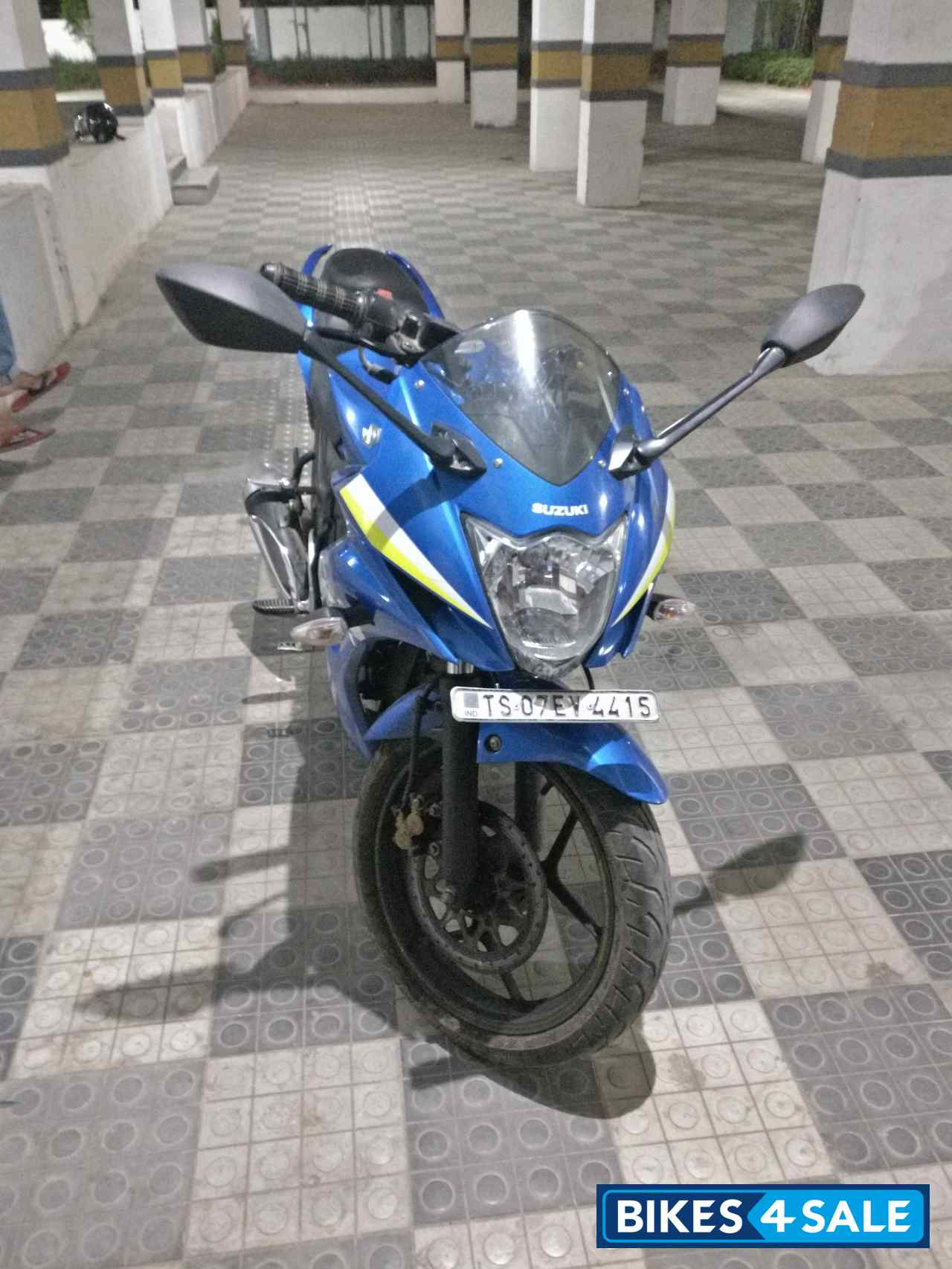 Met. Trinton Blue Suzuki Gixxer SF