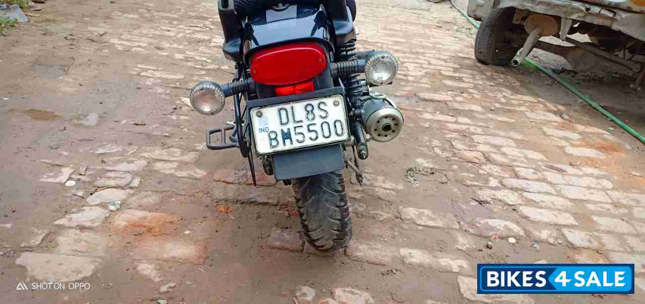 Black Bajaj Avenger Street 220